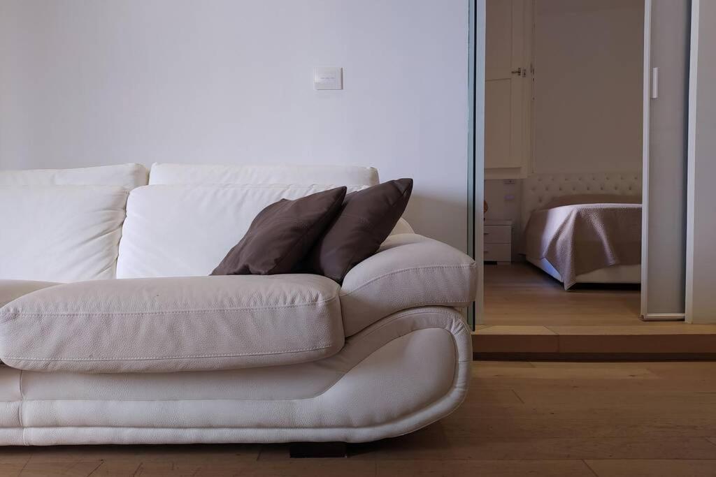Casa Bianca - Luxury With Balcony In The City Centre タオルミーナ エクステリア 写真