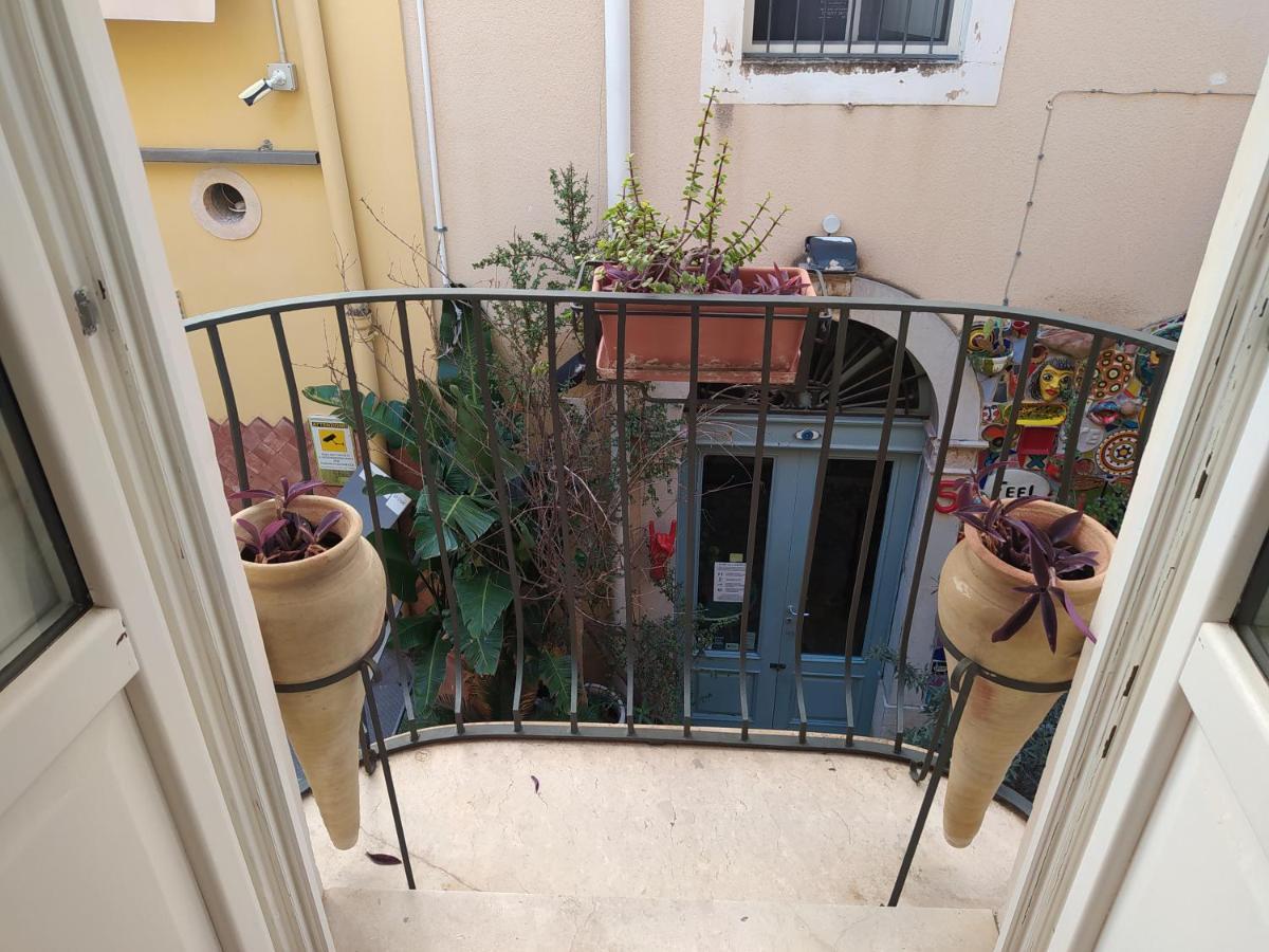 Casa Bianca - Luxury With Balcony In The City Centre タオルミーナ エクステリア 写真